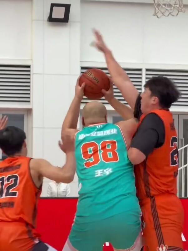 世界杯比赛直播地址-胖成球！广东旧将身材变化明显 球迷调侃成奥尼尔